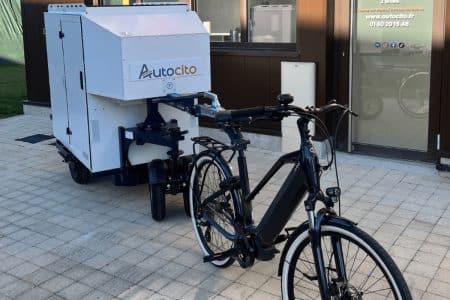Comment se passe la location de remorque frigorifique pour vélo avec Autocito