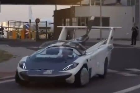 Attention ! Cette voiture peut voler à 170 km/h : Découvrez l'AirCar, le futur de la mobilité ?