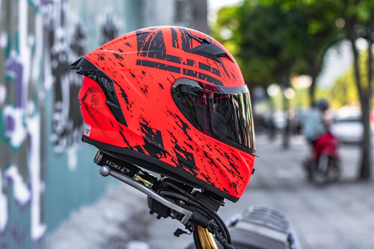 Comment bien entretenir son casque moto en 2024