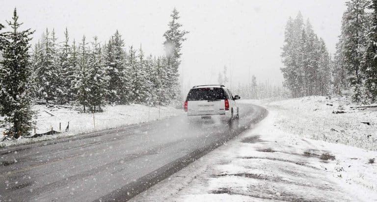 Pneus neige ou chaînes : que choisir pour l'hiver ?